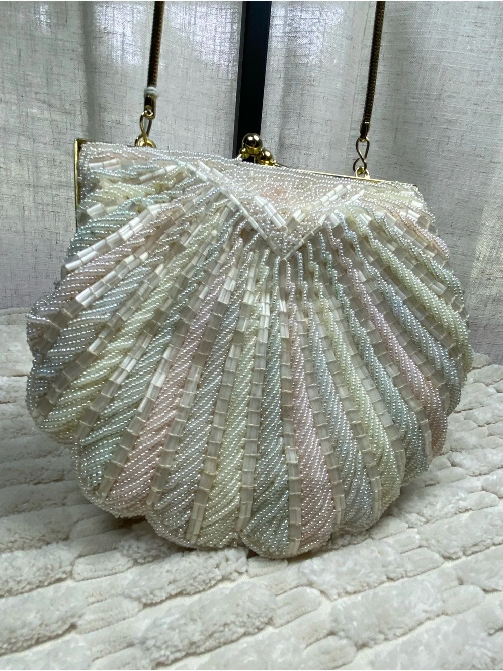 Vintage La Regale Vanessa Beaded Shell Bag Iridescent Pastel Clam Clutch Evening